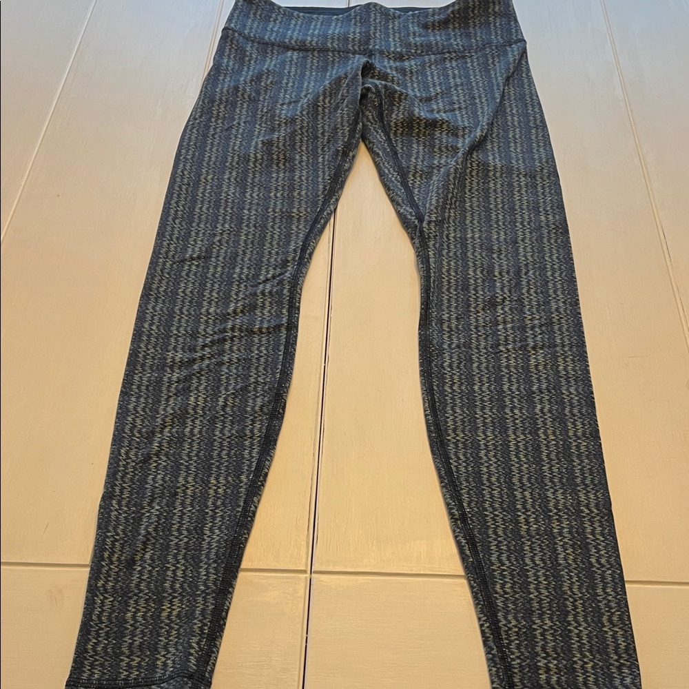 Lululemon/Full length leggings/blue green pattern/ great condition